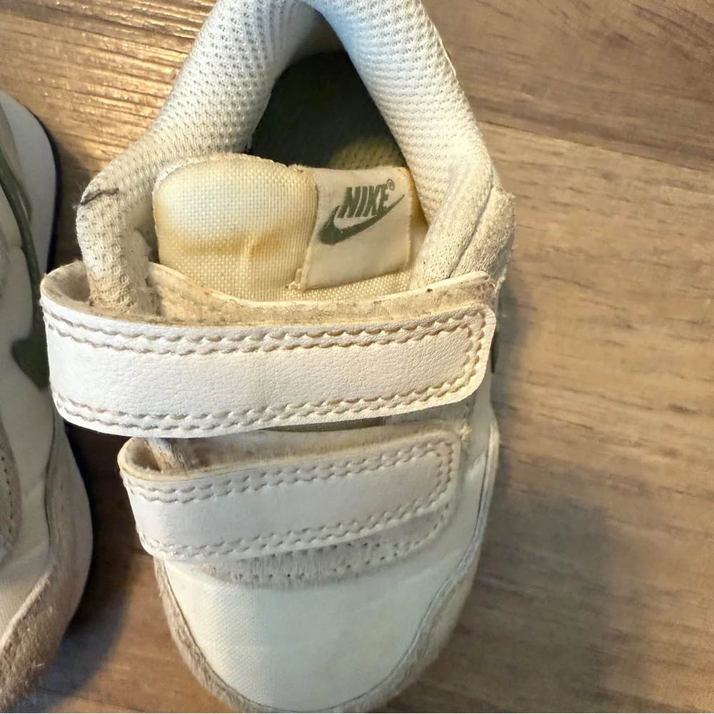 Nike Kids Cream and Green Sneakers US 5 C